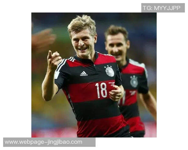 克罗斯在足球世界中的传奇之路与影响力解析